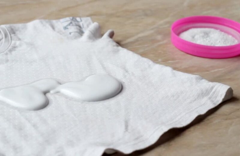 Domaći lekovi kao soda bikarbona efikasno uklanjaju masne fleke, ekološki i lako dostupni.